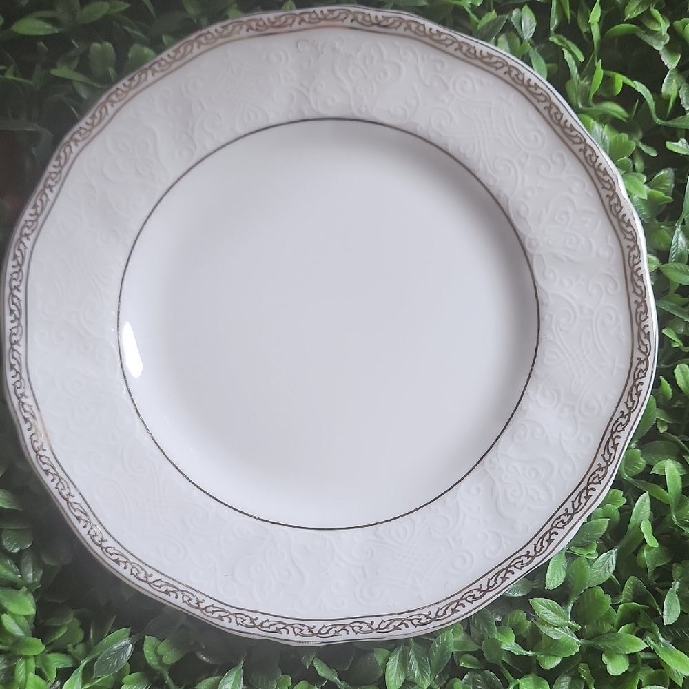 Wedgewood Bone China Bread Plate Queen's Lace Pattern